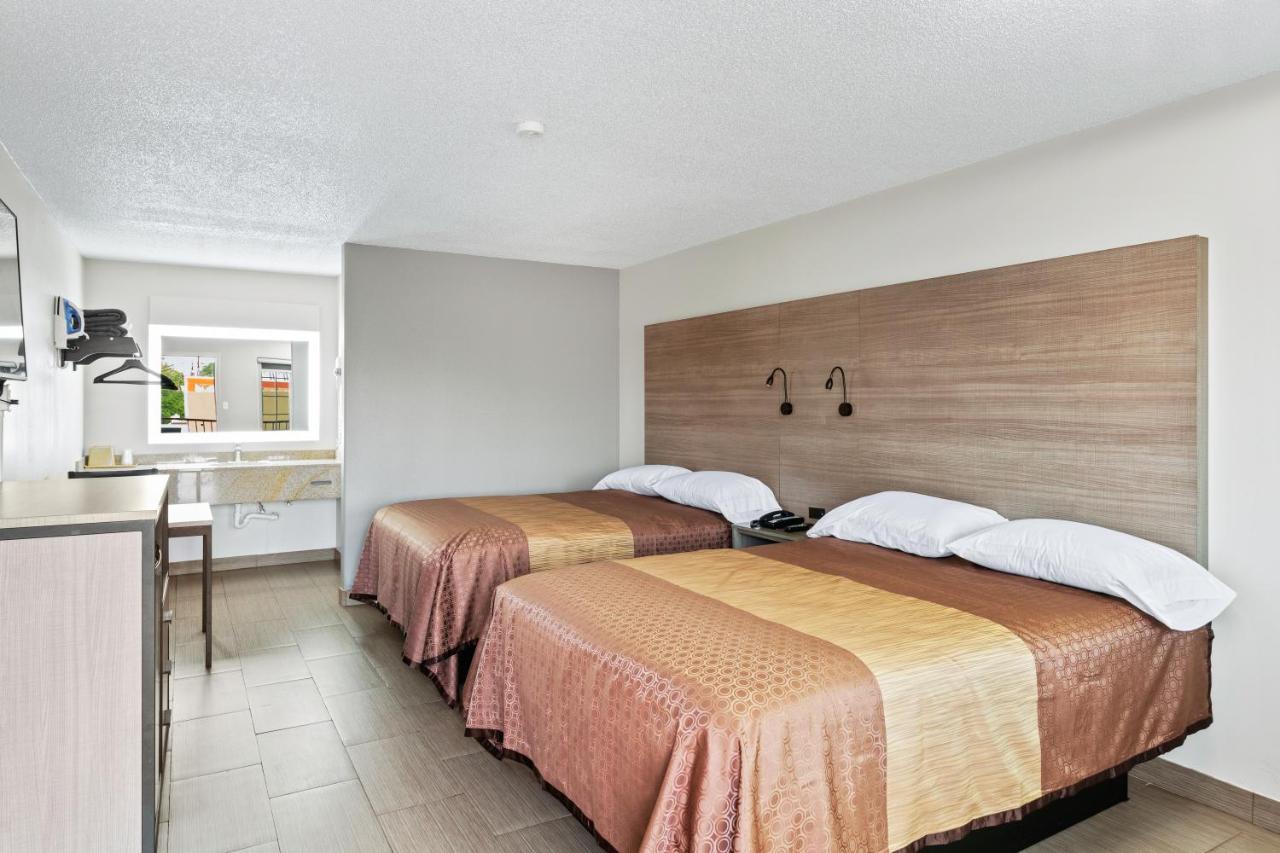 Siesta Inn ماكالين المظهر الخارجي الصورة