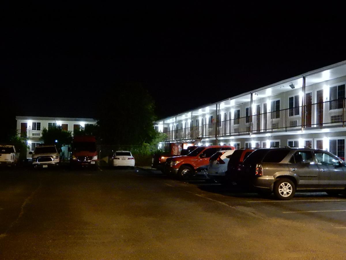 Siesta Inn ماكالين المظهر الخارجي الصورة