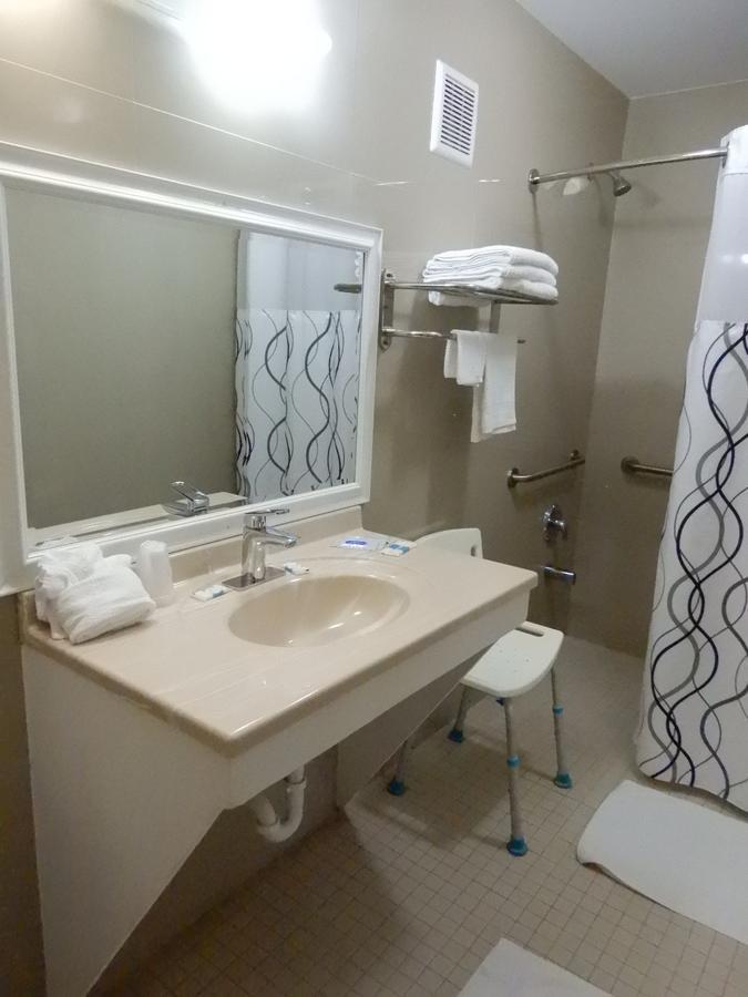 Siesta Inn ماكالين المظهر الخارجي الصورة